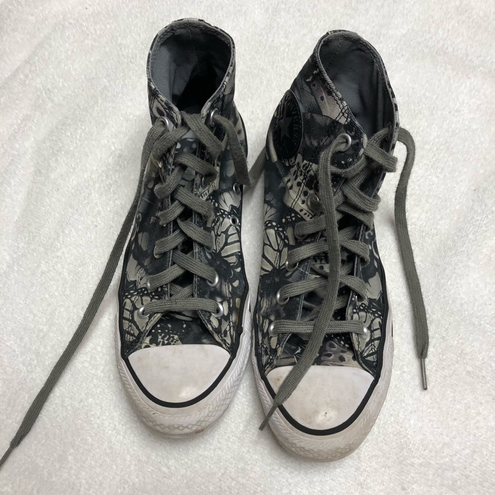 EUC Converse monarch butterfly prnt women’s size 8